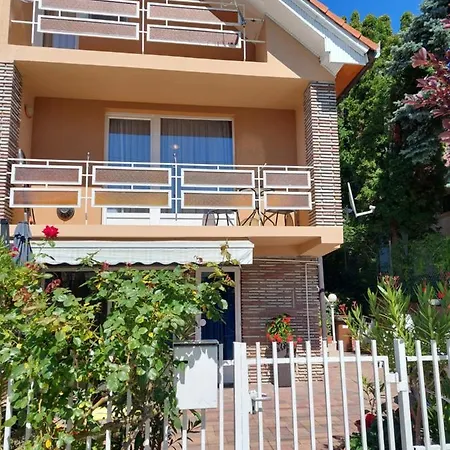 Apartment Gyoengyi Balatonszarszo
