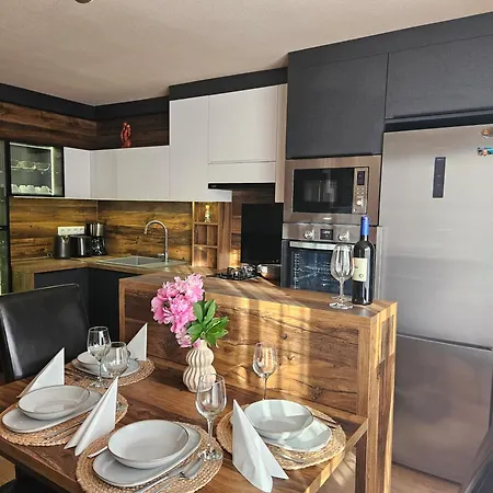 Gyoengyi Apartment Balatonszarszo