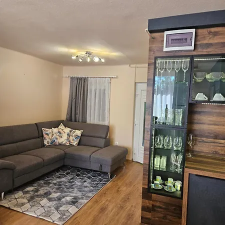 Gyoengyi Balatonszarszo